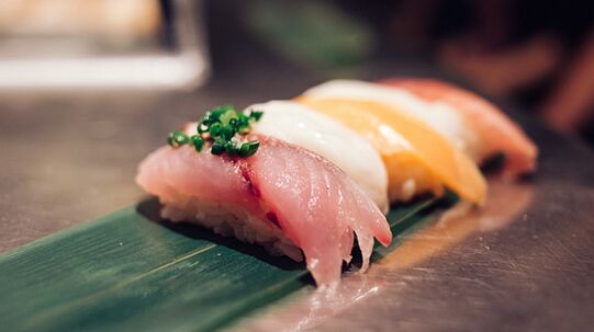 A friss halételek a fehérjék és zsírsavak tárházát jelentik a japán étrendben