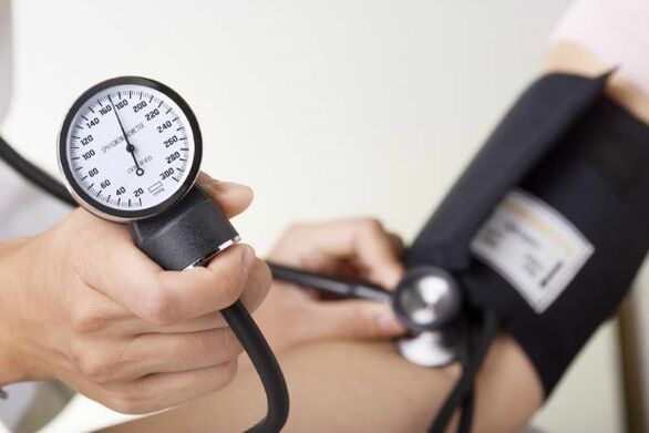 A magas vérnyomásban szenvedőknek tilos a lusta diéta betartása