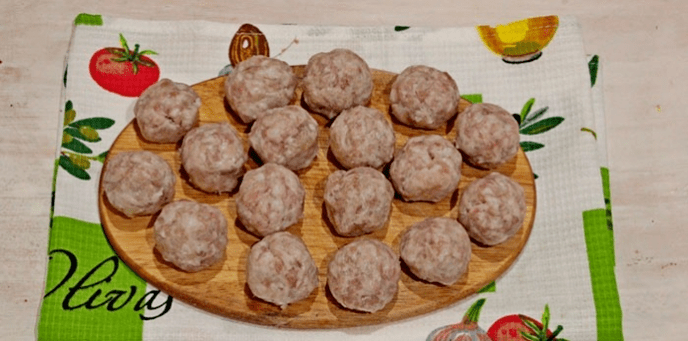 Indukciós főtt húsgombóc